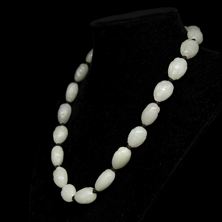 Necklace with cicada beads in white jade, Western Zhou