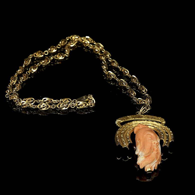 Colgante de oro amarillo de 18 kt y coral 