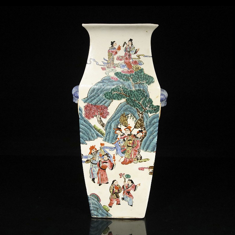 A chinese vase with a mountain scene, 19th-20th century