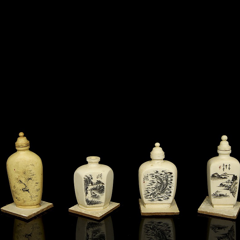 Four small ivory snuff bottles, early 20th century