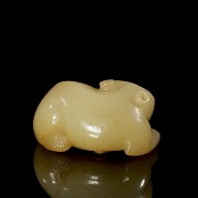 Carved jade animal, Qing dynasty