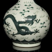 Enamelled porcelain vase ‘Dragons’, with Qianlong mark