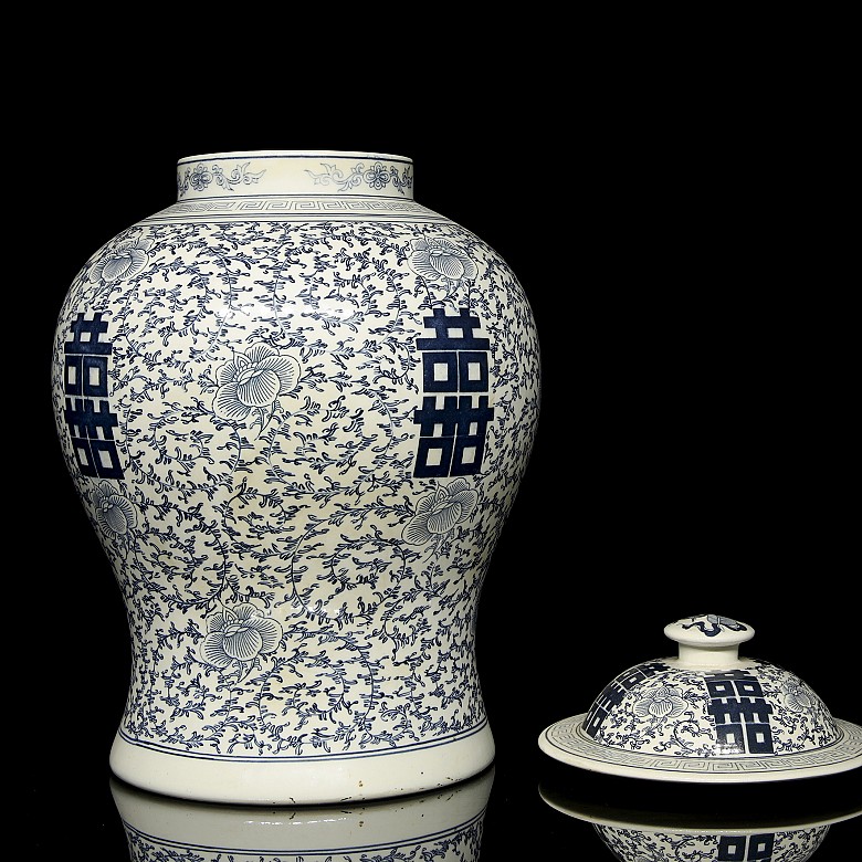 Ginger jar, blue and white, 20th century - 4