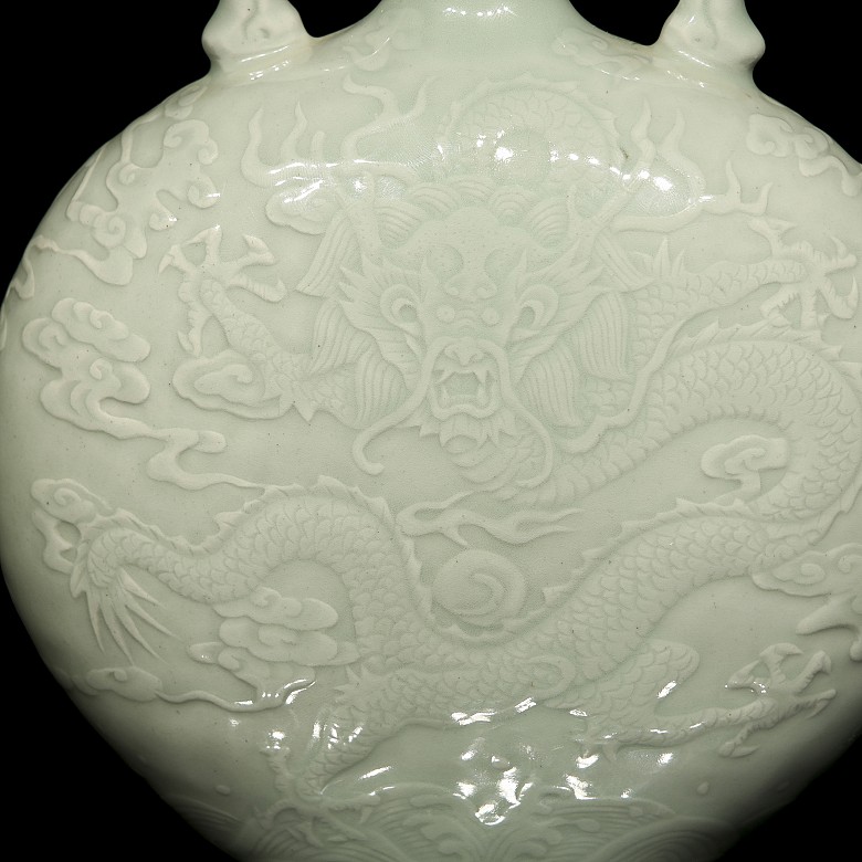 Celadon “Bianhu” vase with dragon and bat, Qing dynasty