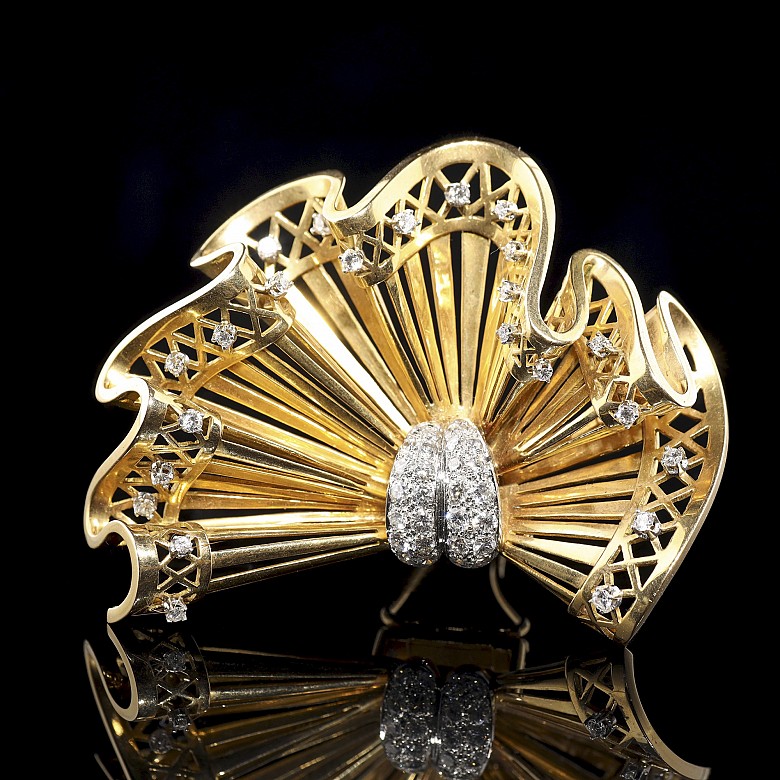 Brooch 18 kt yellow gold with diamonds, 20th century