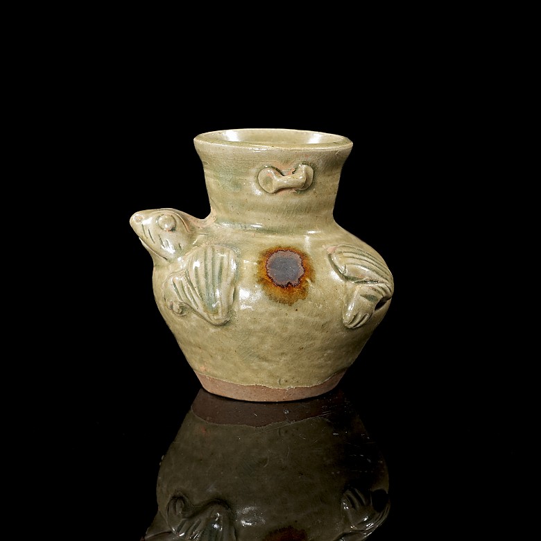 Glazed ceramic ‘Frog’ jug, Jin style