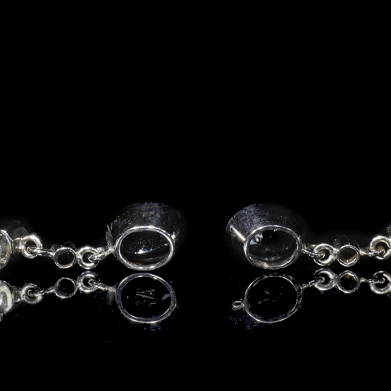 Earrings in 18k white gold with diamonds