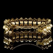 Brazalete de oro amarillo con perlas