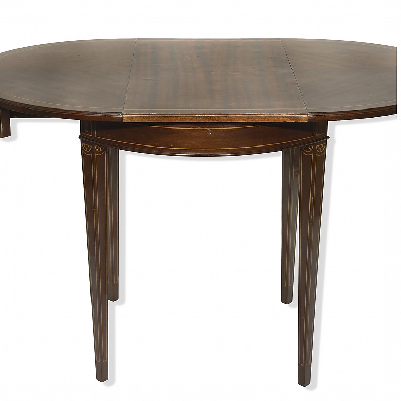 Extending circular table, Empire style, 20th century