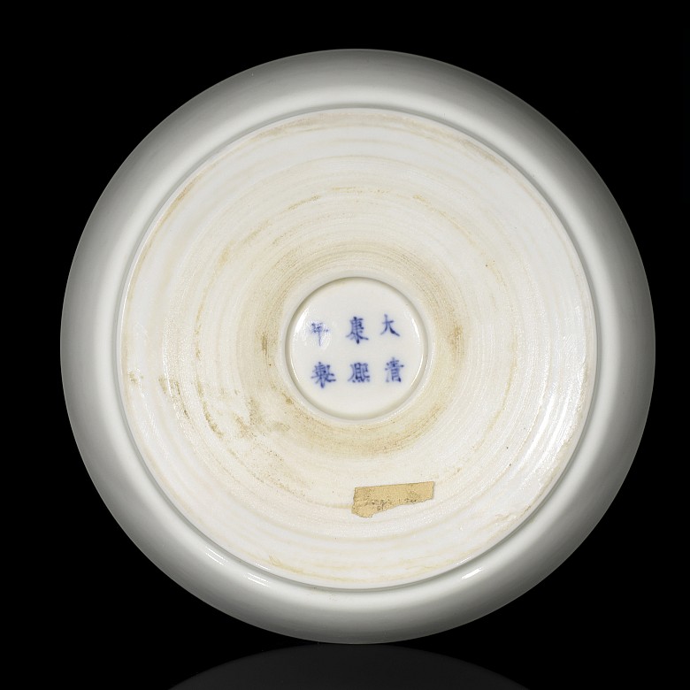 Porcelain plate with dragon, with Kangxi mark