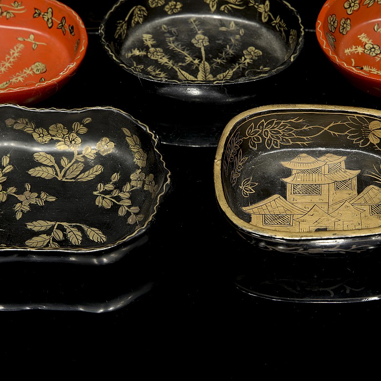 Set of lacquered wooden bowls, 20th century