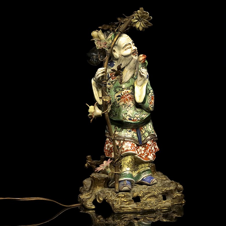 Bronze lamp with a chinese porcelain 