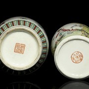 Dos jarrones de porcelana china, S.XX