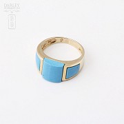 Turquoise ring in 18k yellow gold.