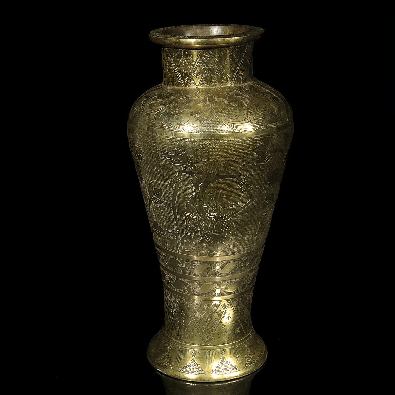 Engraved brass vase, Asia, 20th century - 3