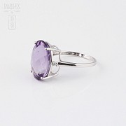 18k white gold ring with amethyst and diamonds.