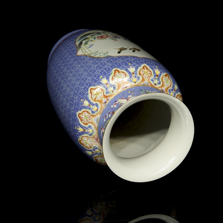 Glazed porcelain vase “Birds in garden”, Qing dynasty