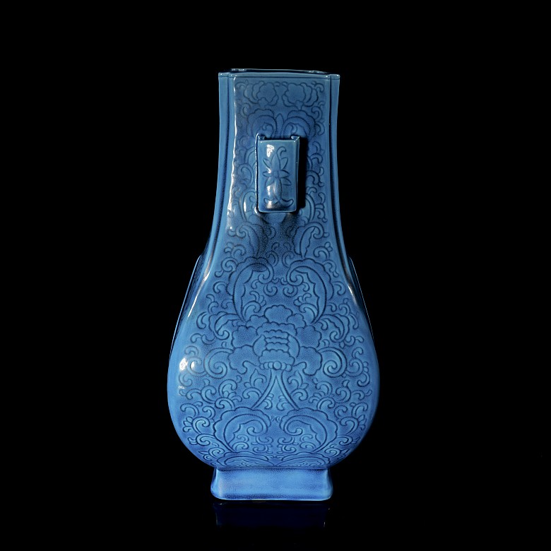 Blue glazed porcelain ‘Hu’ vase