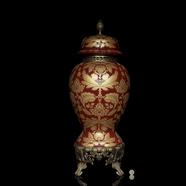 Large red vase, Louis XV style, 20th century