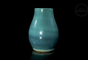 Blue-glazed pottery vase, Qing dynasty