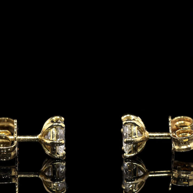 Pendientes de oro amarillo 18 k y brillantes 0,60 ct.