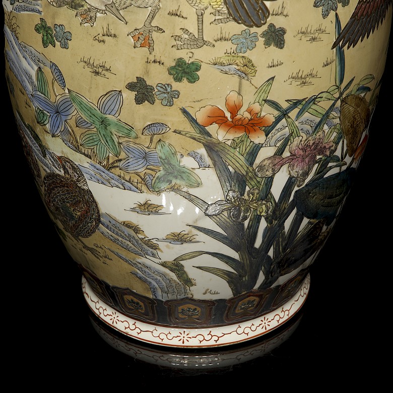 Porcelain vase ‘Birds in the Garden’, 20th century