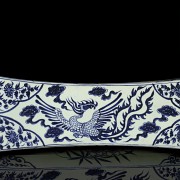 Almohada de cerámica, azul y blanco, S.XX