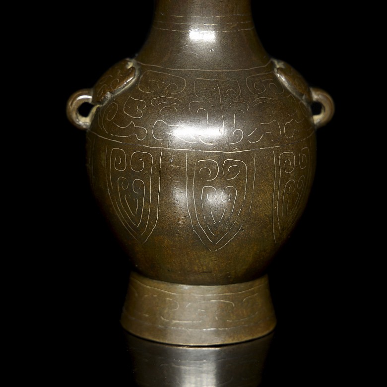 Pequeño jarrón de bronce, dinastía Qing