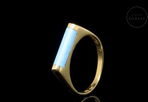 Yellow gold ring with turquoise