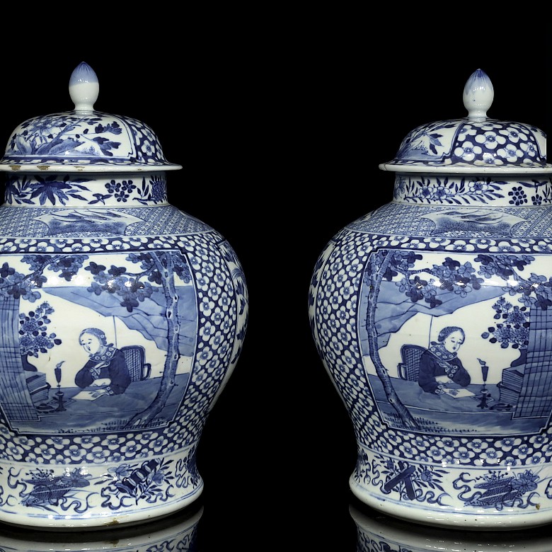 Pareja de tibores de porcelana azul y blanco, Jingdezhen, dinastía Qing