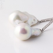 Earrings in 18k white gold with baroque pearl and diamond - 3