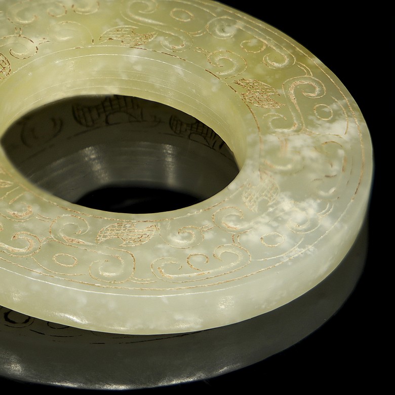 Carved and engraved jade ring, Eastern Zhou dynasty