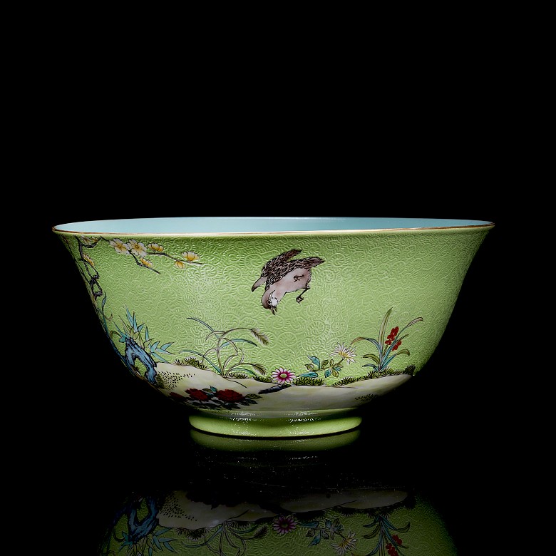 Porcelain enamelled bowl with engraved background, with Qianlong seal