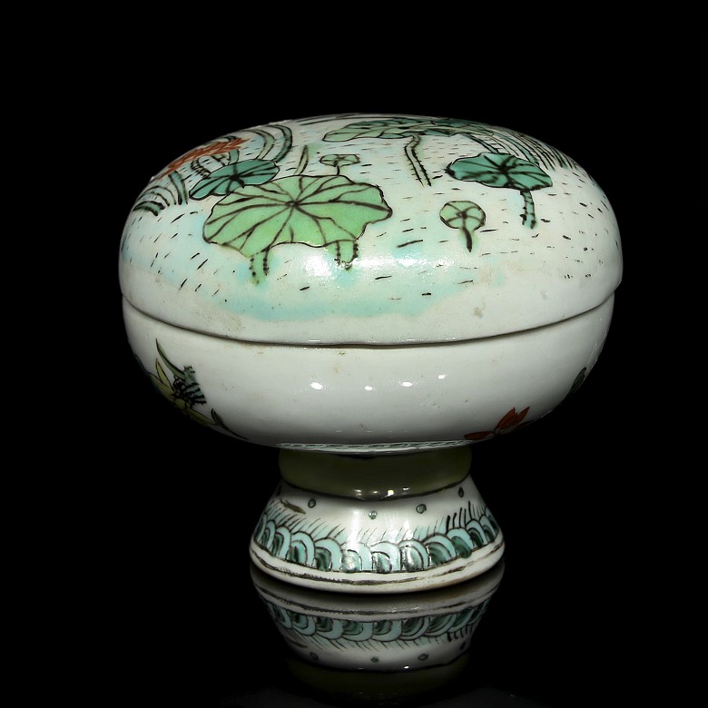 Enamelled porcelain boxes, China, 20th century