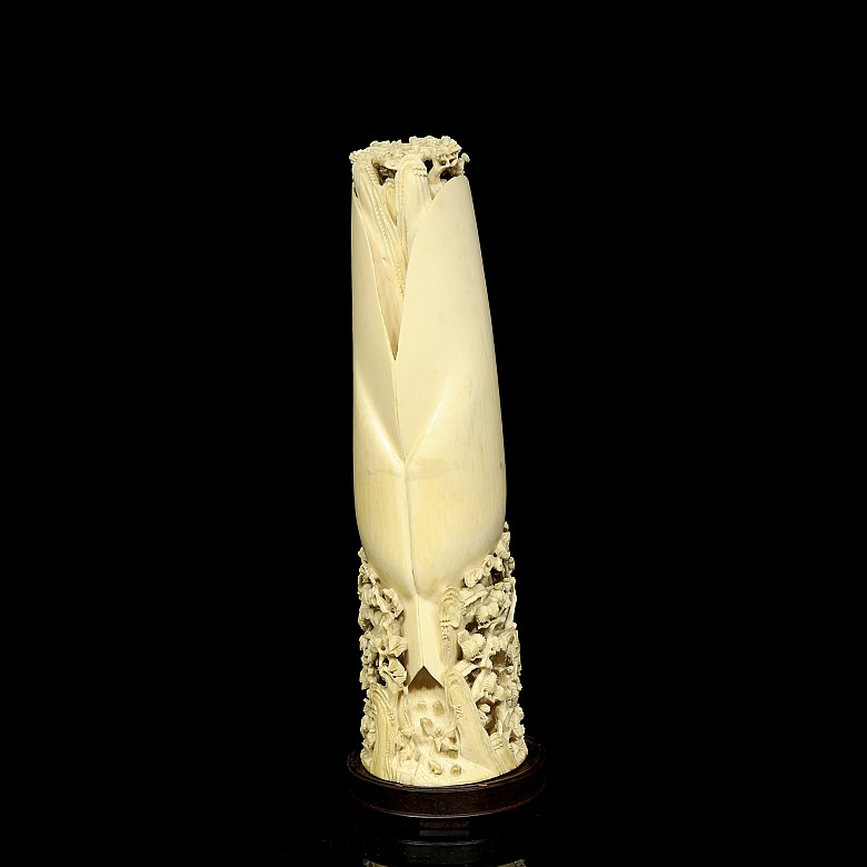 Carved ivory figure ‘Village in the Mountains’, early 20th century