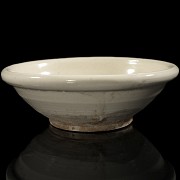 White-glazed ceramic bowl, Tang Dynasty