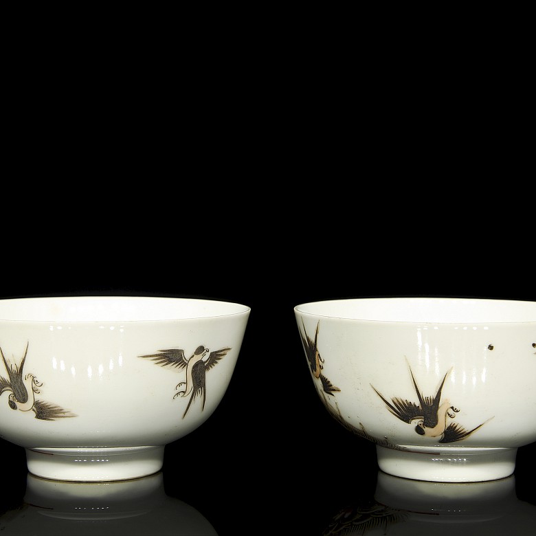 Pair of porcelain bowls “Swallows”, with Qing dynasty seal