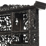 Chinese carved wooden bookshelf, 20th century