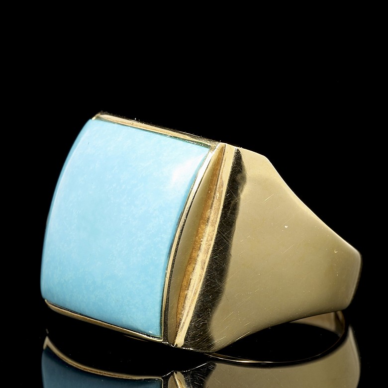 Yellow gold ring with turquoise