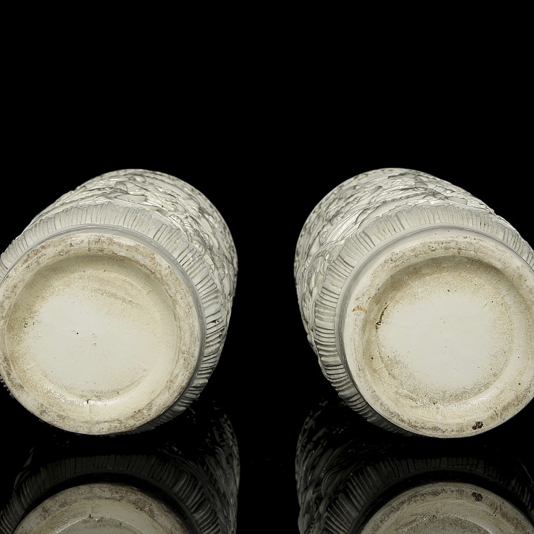 Pair of white porcelain vases, Qing dynasty