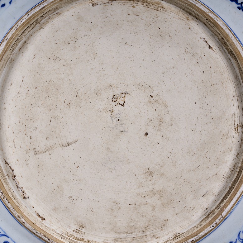 Large blue-and-white glazed ware ‘Flowers’ dish, Qing dynasty