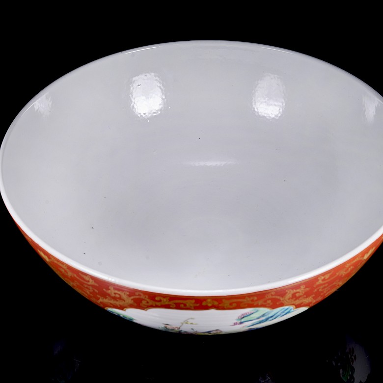 Porcelain enamelled bowl ‘Characters’, with Qianlong Seal