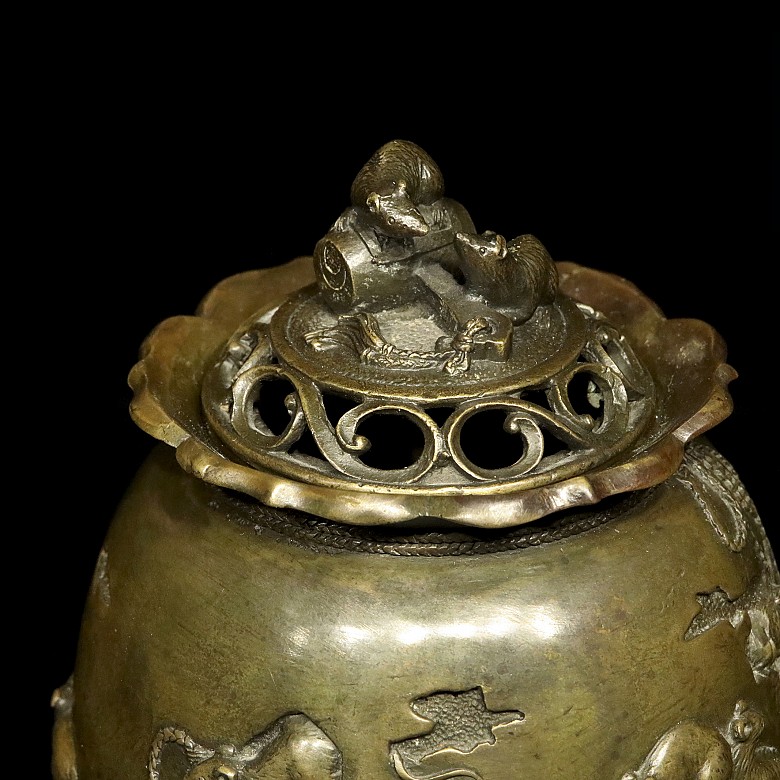 Bronze censer with reliefs, Qing dynasty