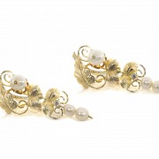 Earrings in 18k yellow gold, pearls and zircons