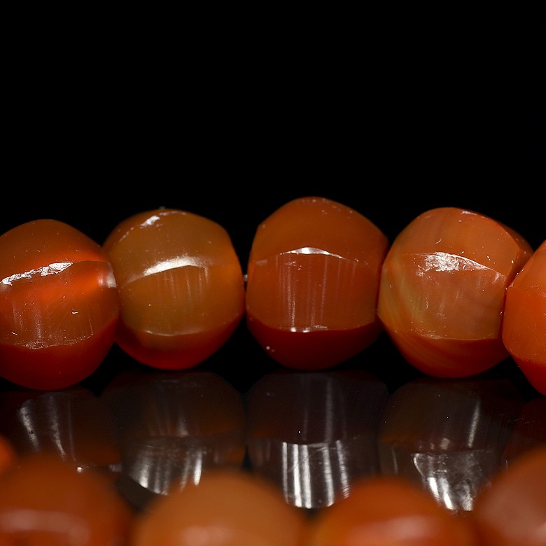 Carved agate bead bracelet, Liao-Jin culture