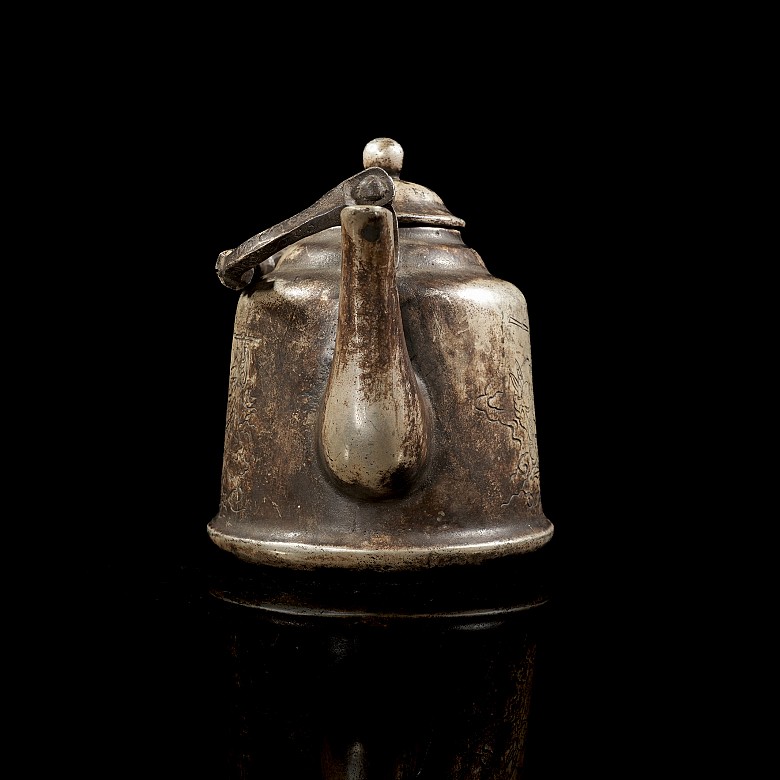 Small silver teapot ‘Lady and Child’, Qing dynasty