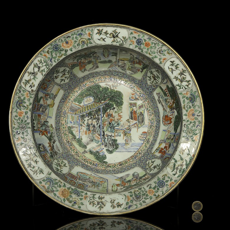 Large porcelain bowl ‘Palace Scenes’, Qing dynasty