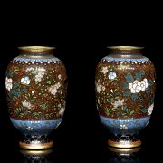 Pair of small enamelled bronze vases, 20th century - 1