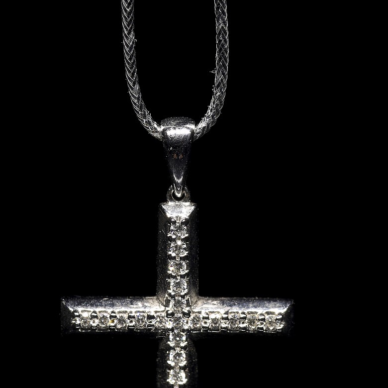 Cross in white gold and diamonds