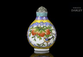 An enameled snuff bottle, with Qianlong mark